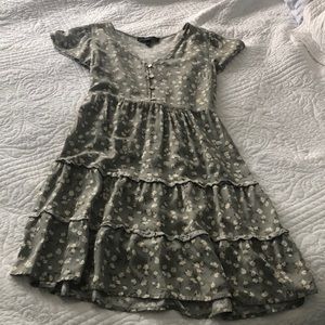 🌸 Derek Hart sage green v neck tiered dress, Sz M